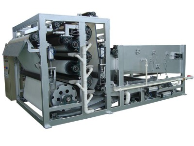 Belt type sludge dewatering integrated machine